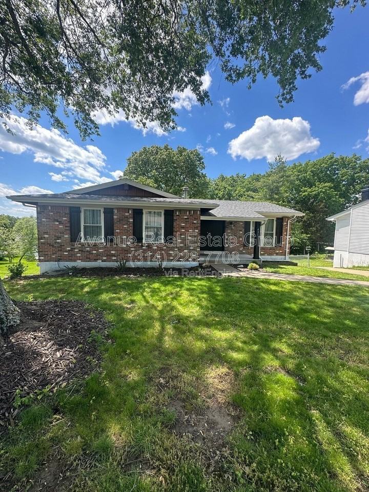 425 Westglen Village Dr - Photo 2 of 26