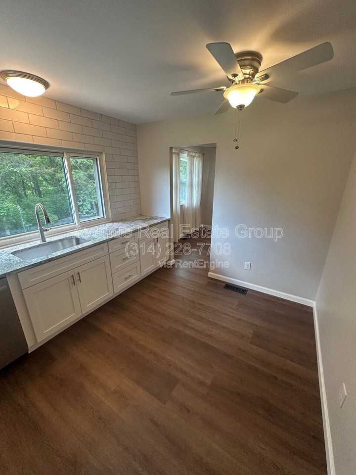425 Westglen Village Dr - Photo 6 of 26
