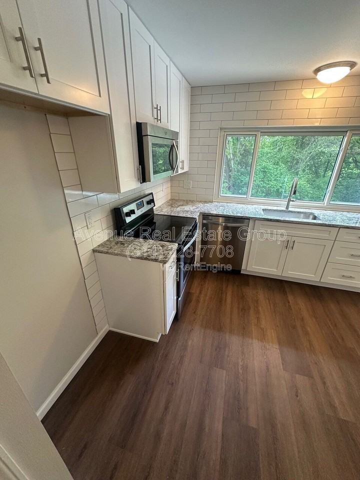 425 Westglen Village Dr - Photo 7 of 26