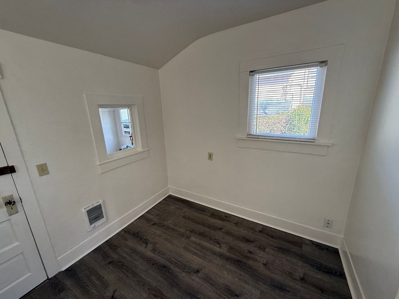 315 Jefferson St - Photo 4 of 15