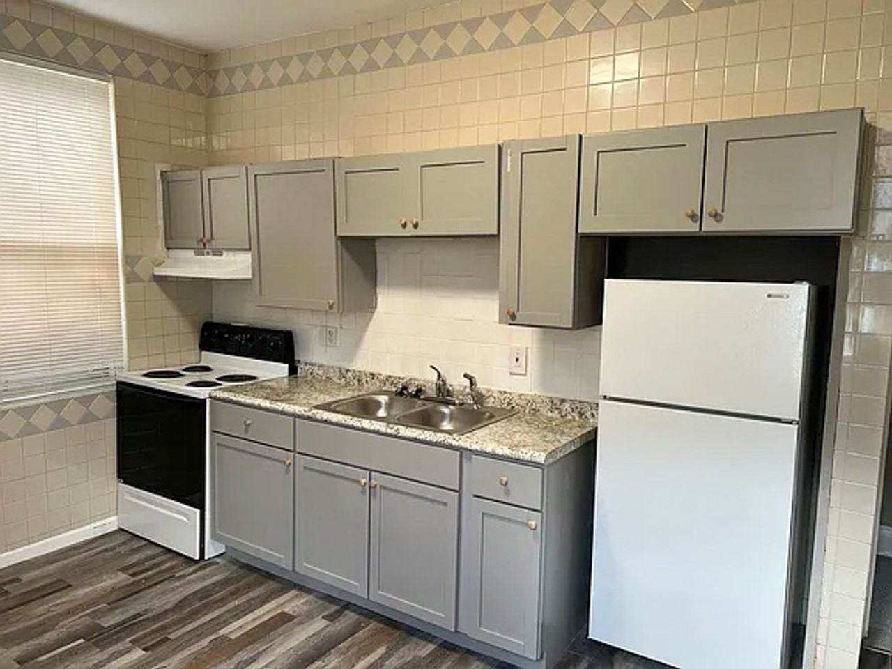 3643 W 8th St #1 - Photo 6 of 20