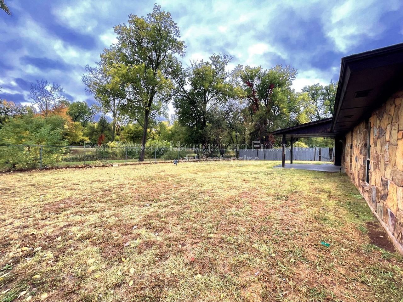 3009 Big Oak Dr - Photo 2 of 37