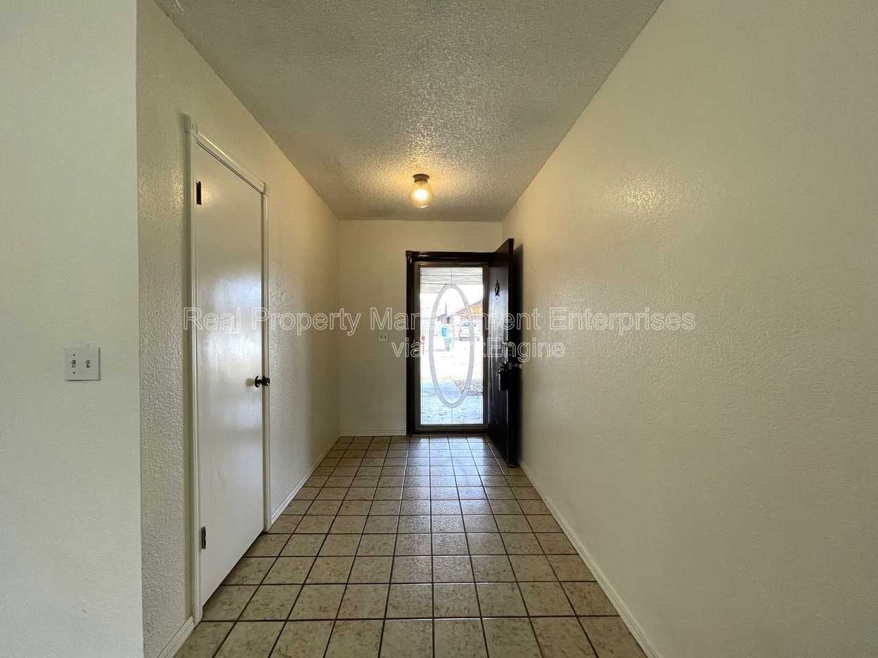 3009 Big Oak Dr - Photo 5 of 37
