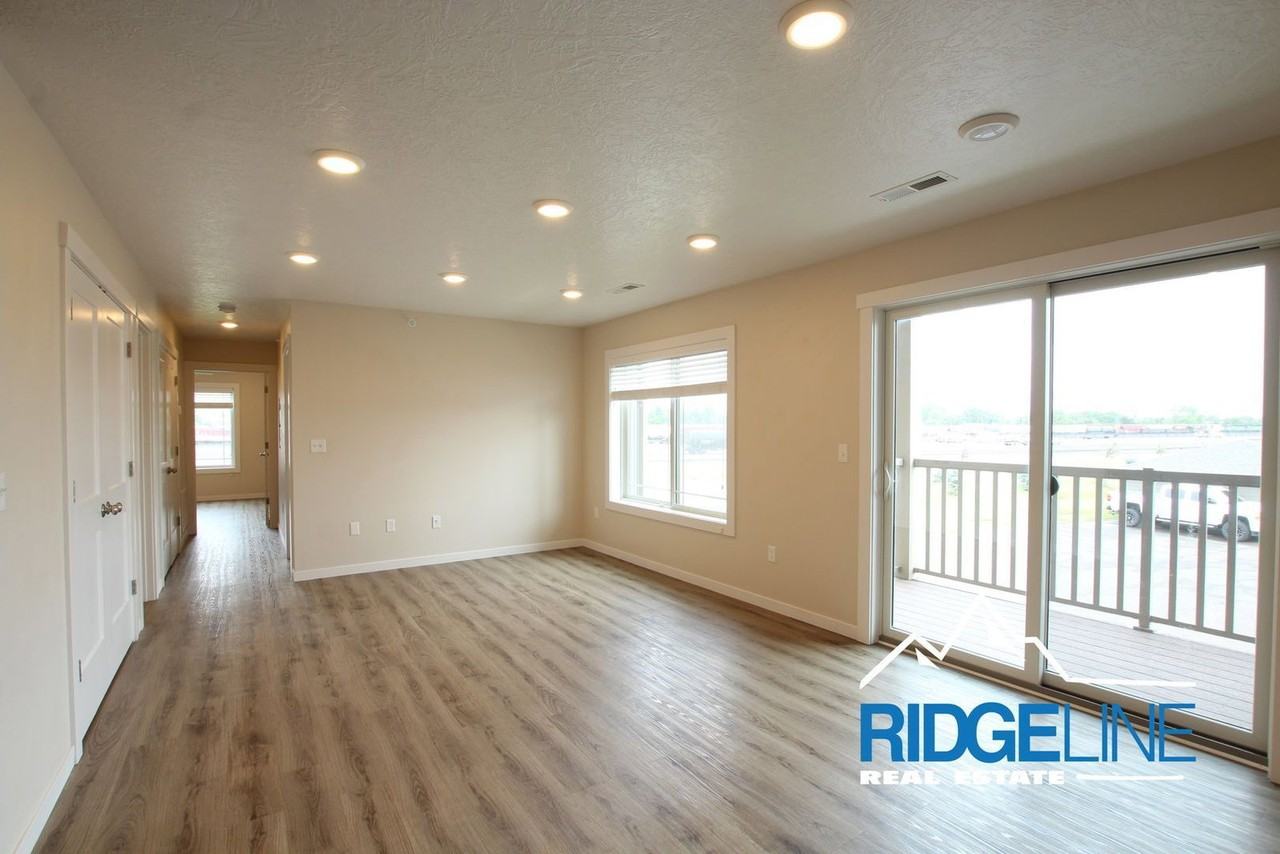 1120 American Ave #10 - Photo 3 of 11