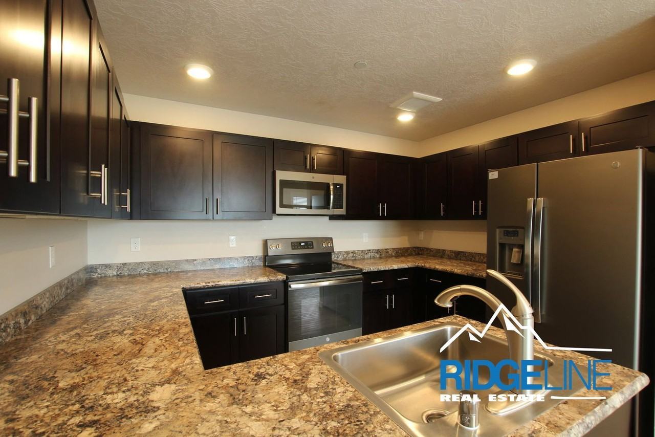 1120 American Ave #10 - Photo 4 of 11
