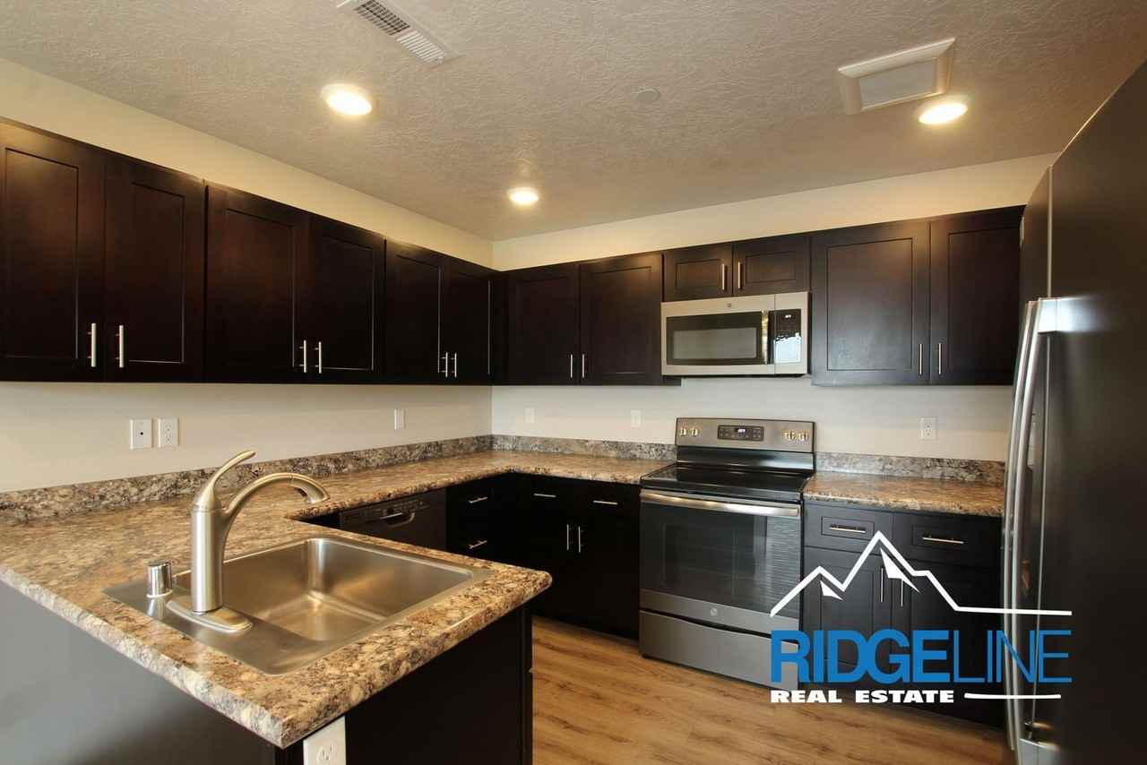 1120 American Ave #10 - Photo 5 of 11