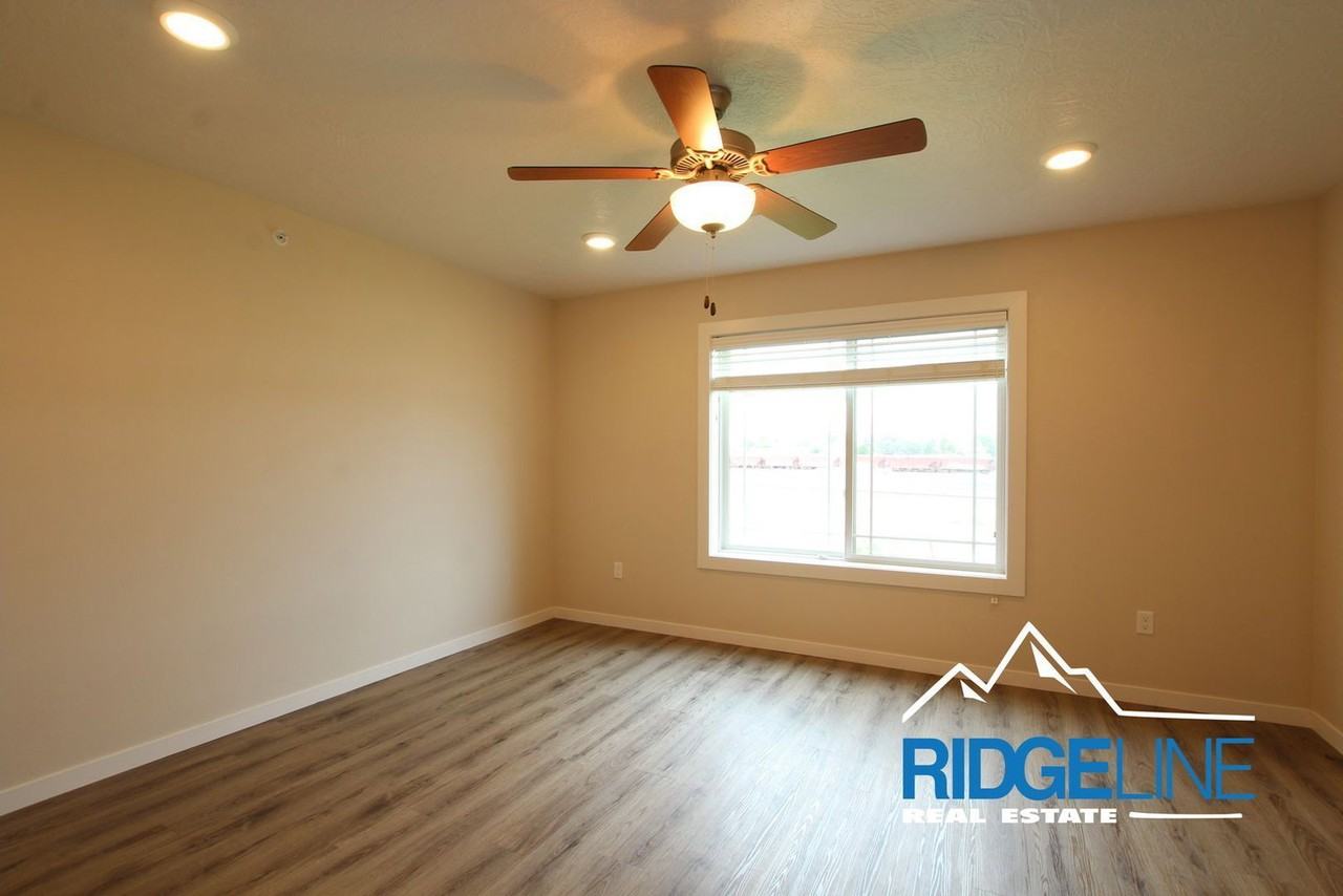 1120 American Ave #10 - Photo 6 of 11