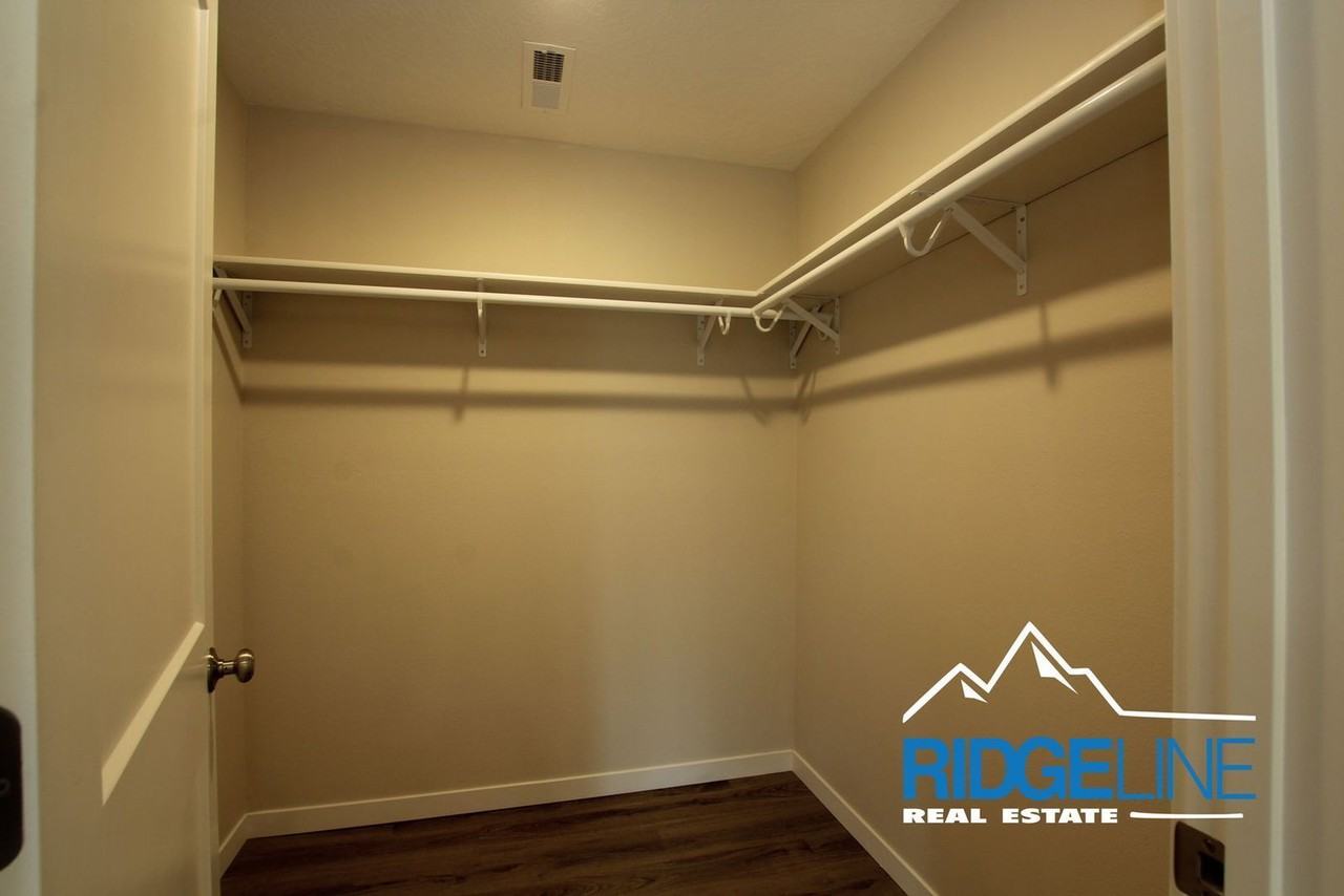 1120 American Ave #10 - Photo 7 of 11