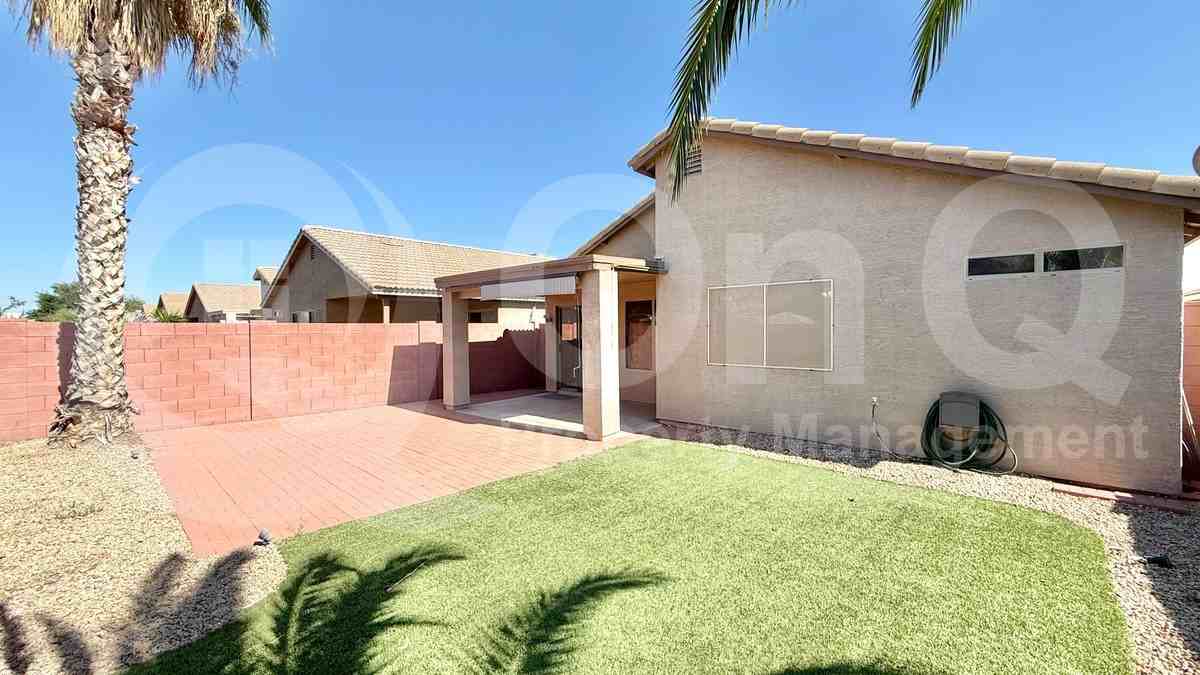 1050 E Vernoa St - Photo 5 of 24