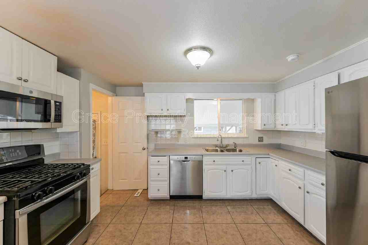 1500 W 50th Ave - Photo 4 of 16