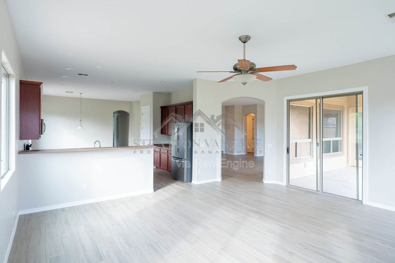 2425 E Redwood Ct - Photo 5 of 27