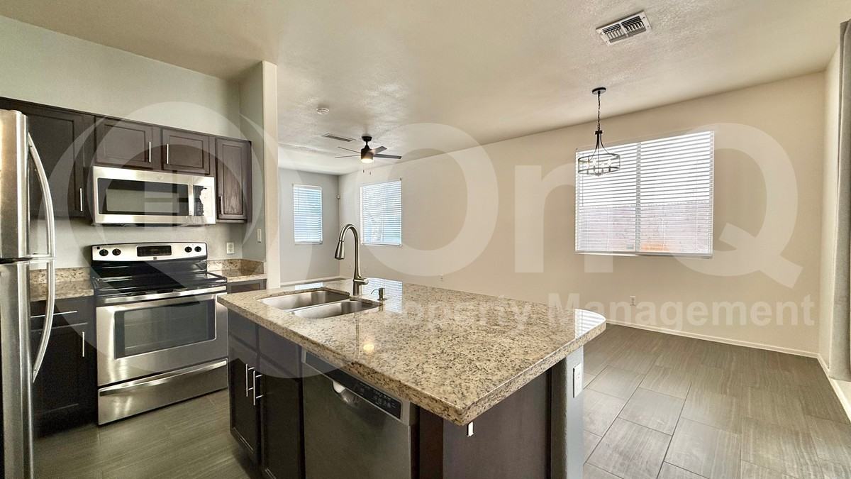 1408 E Bloch Rd - Photo 3 of 16