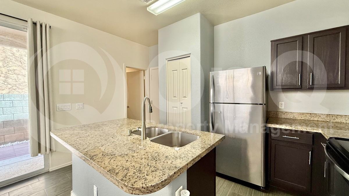 1408 E Bloch Rd - Photo 4 of 16