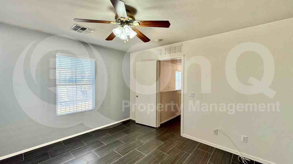 1408 E Bloch Rd - Photo 5 of 16
