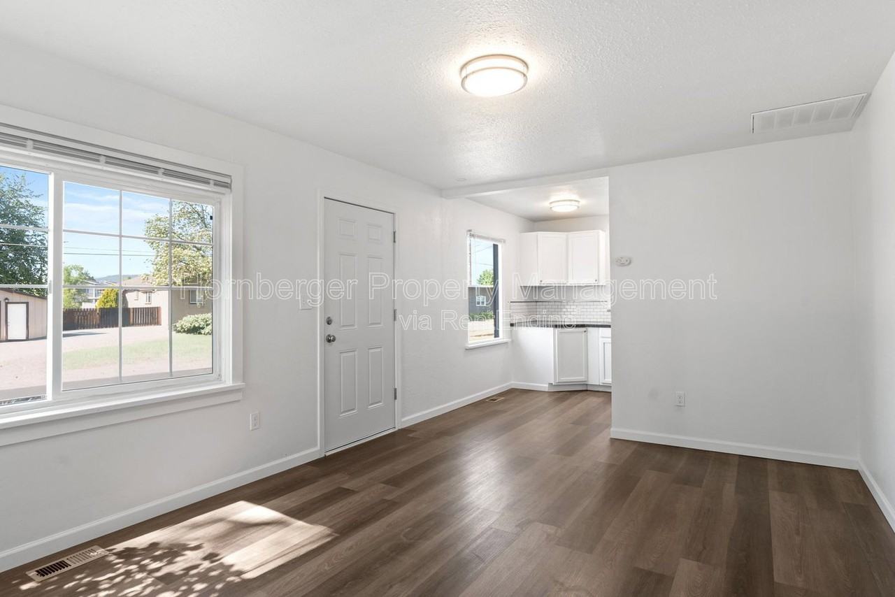 18420 E Bow Ave - Photo 3 of 20