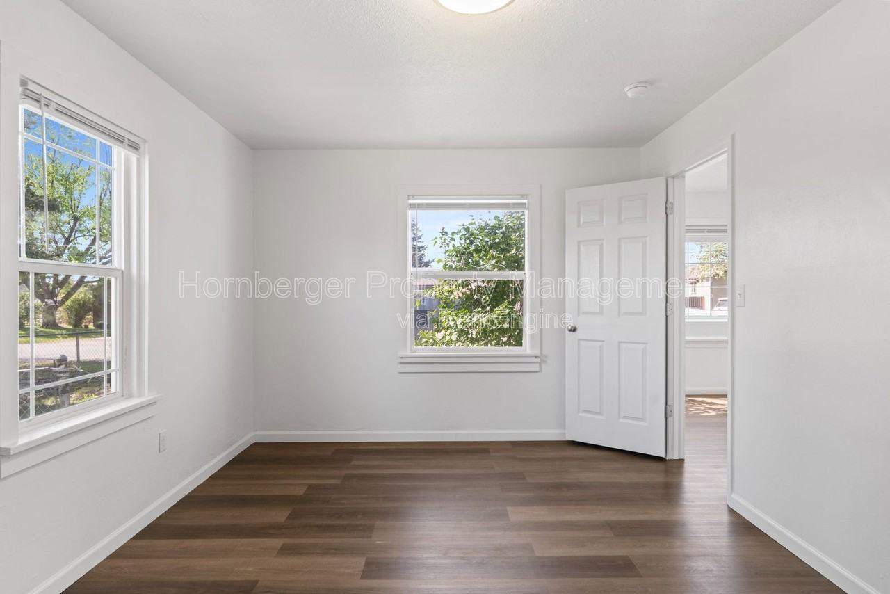 18420 E Bow Ave - Photo 5 of 20