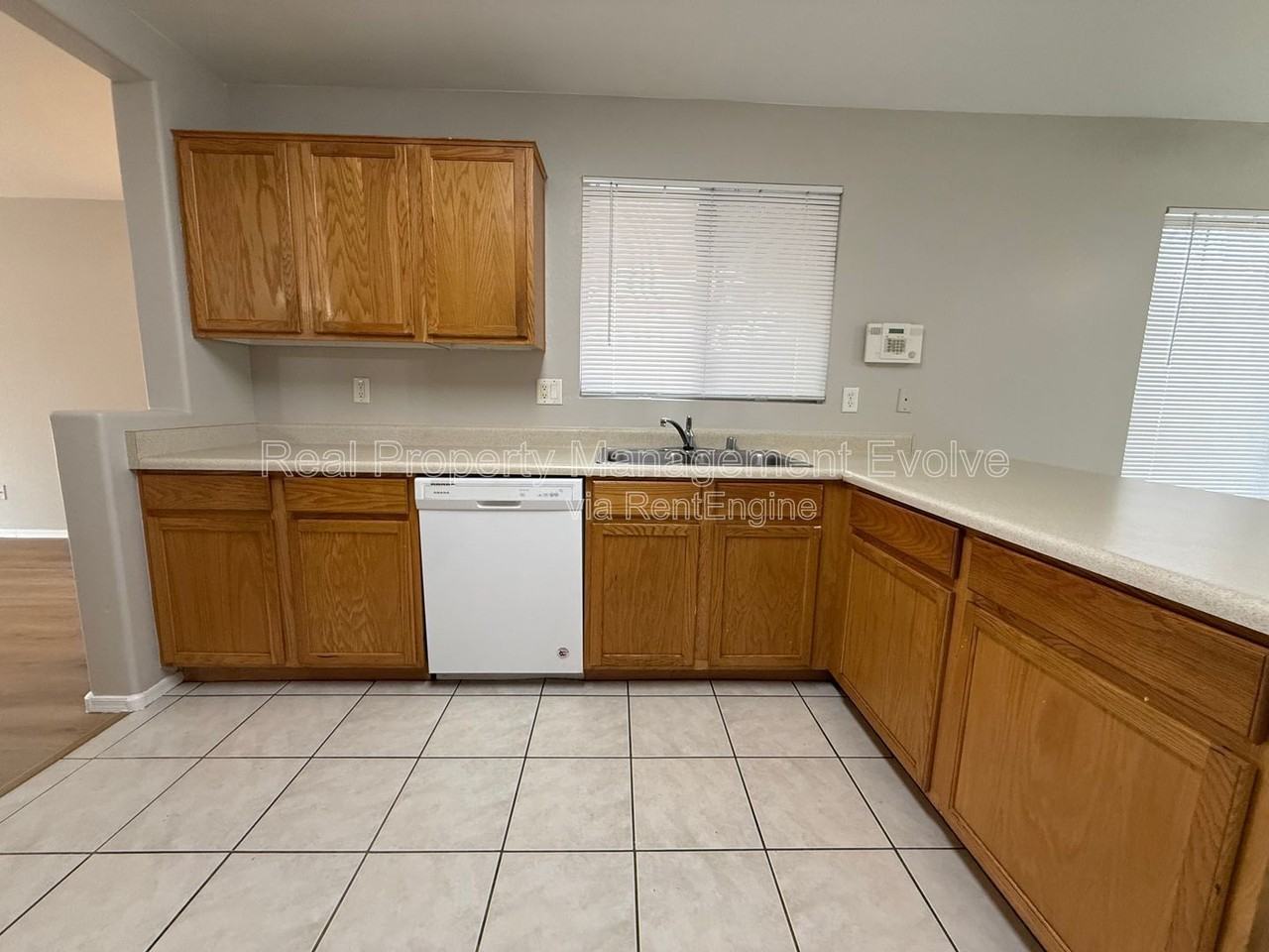 12438 W Hearn Rd - Photo 6 of 23