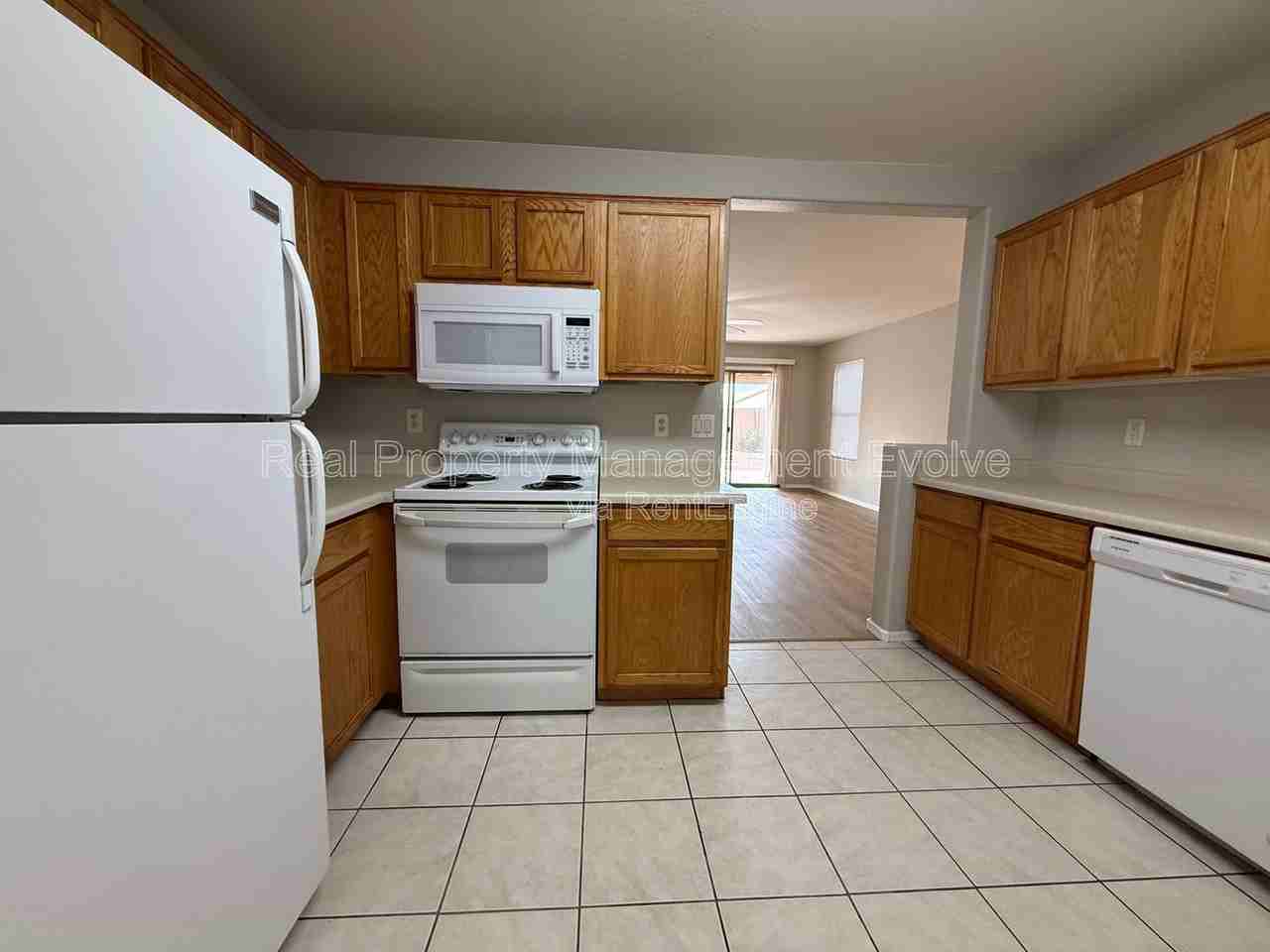 12438 W Hearn Rd - Photo 7 of 23