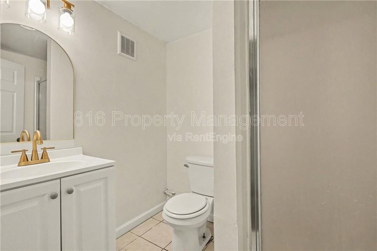 11220 College Ave - Photo 2 of 10