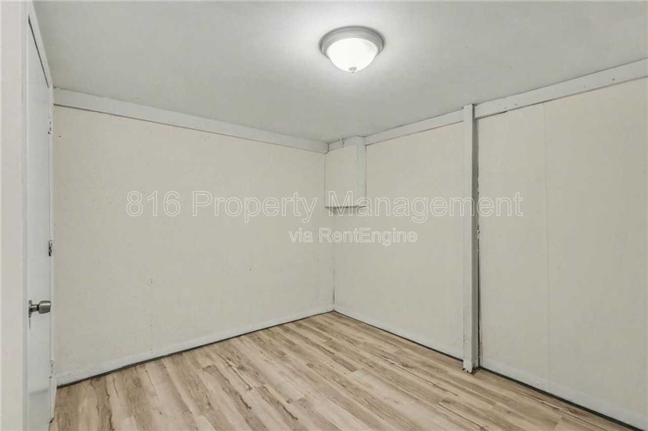 11220 College Ave - Photo 3 of 10