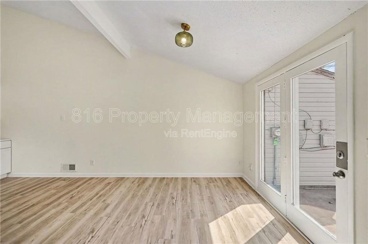 11220 College Ave - Photo 7 of 10
