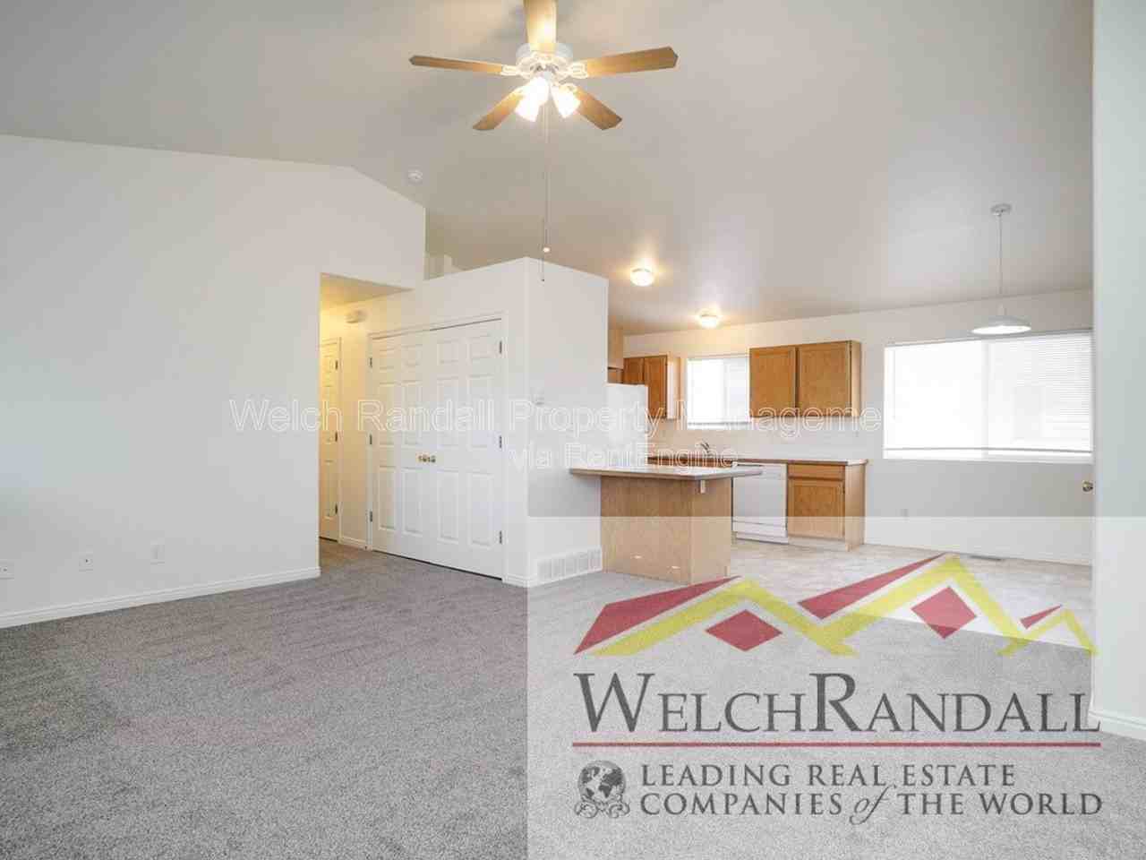 745 30th St - Photo 4 of 26