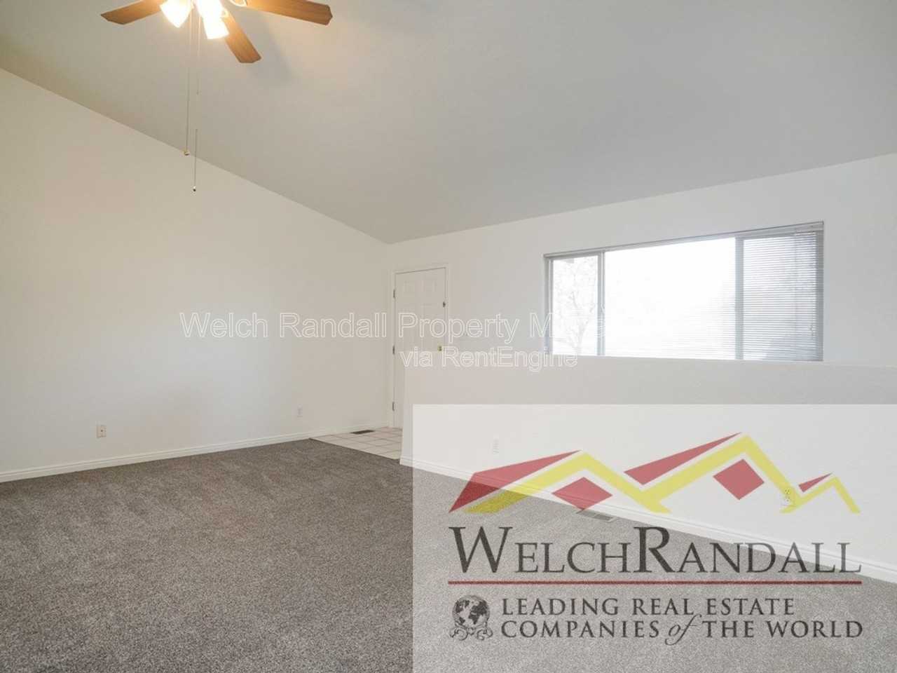 745 30th St - Photo 6 of 26