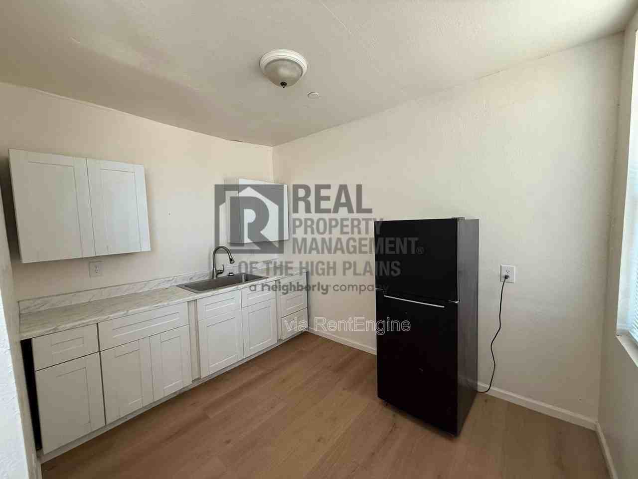 709 N Mirror St #C - Photo 3 of 7