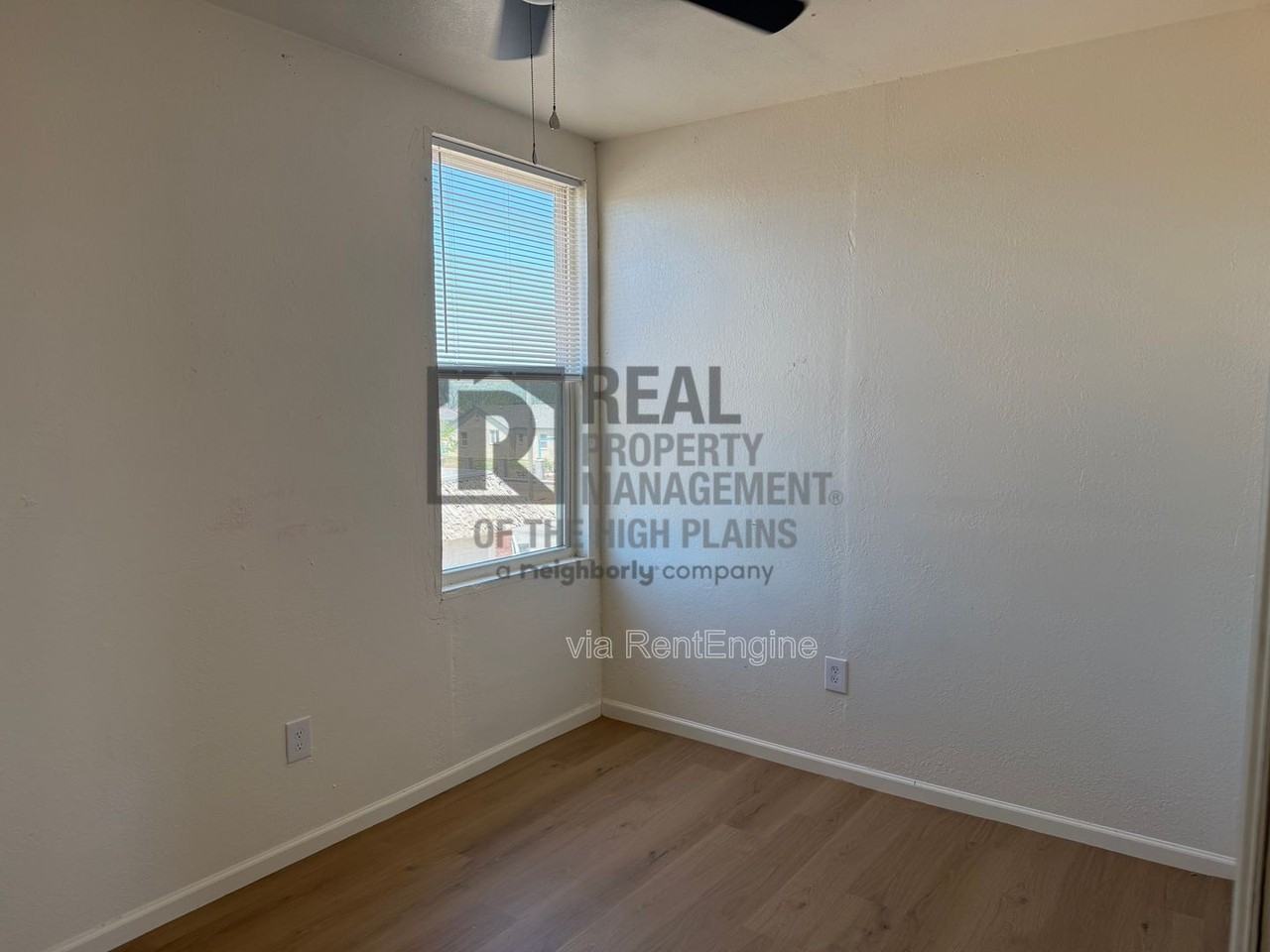 709 N Mirror St #C - Photo 5 of 7