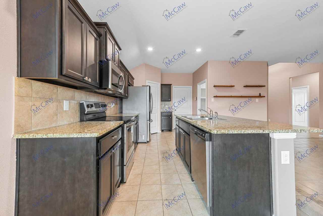 601 Gin Lake Trl - Photo 5 of 19