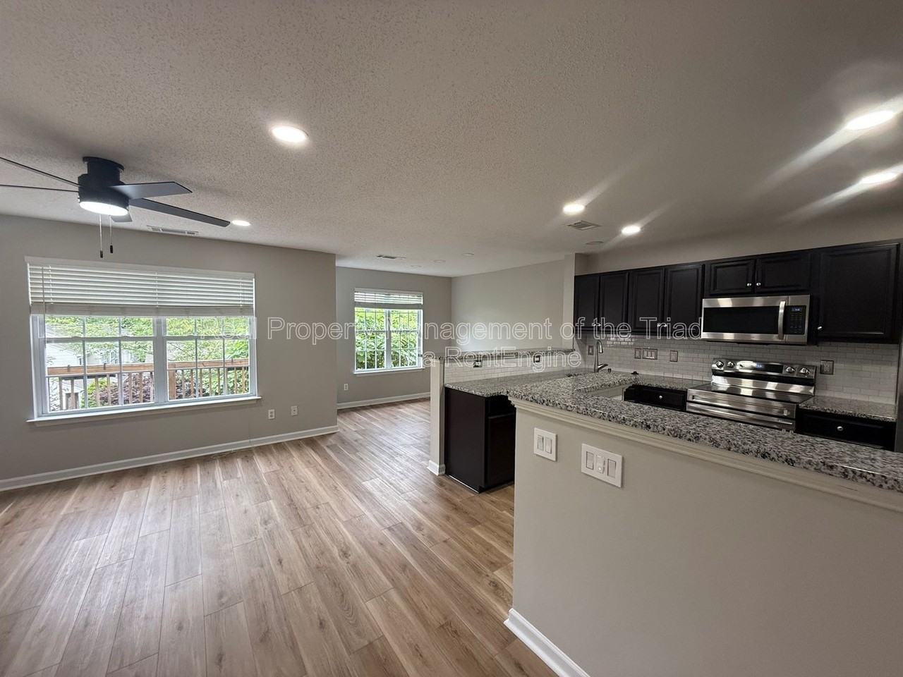 528 Oxford St - Photo 7 of 28