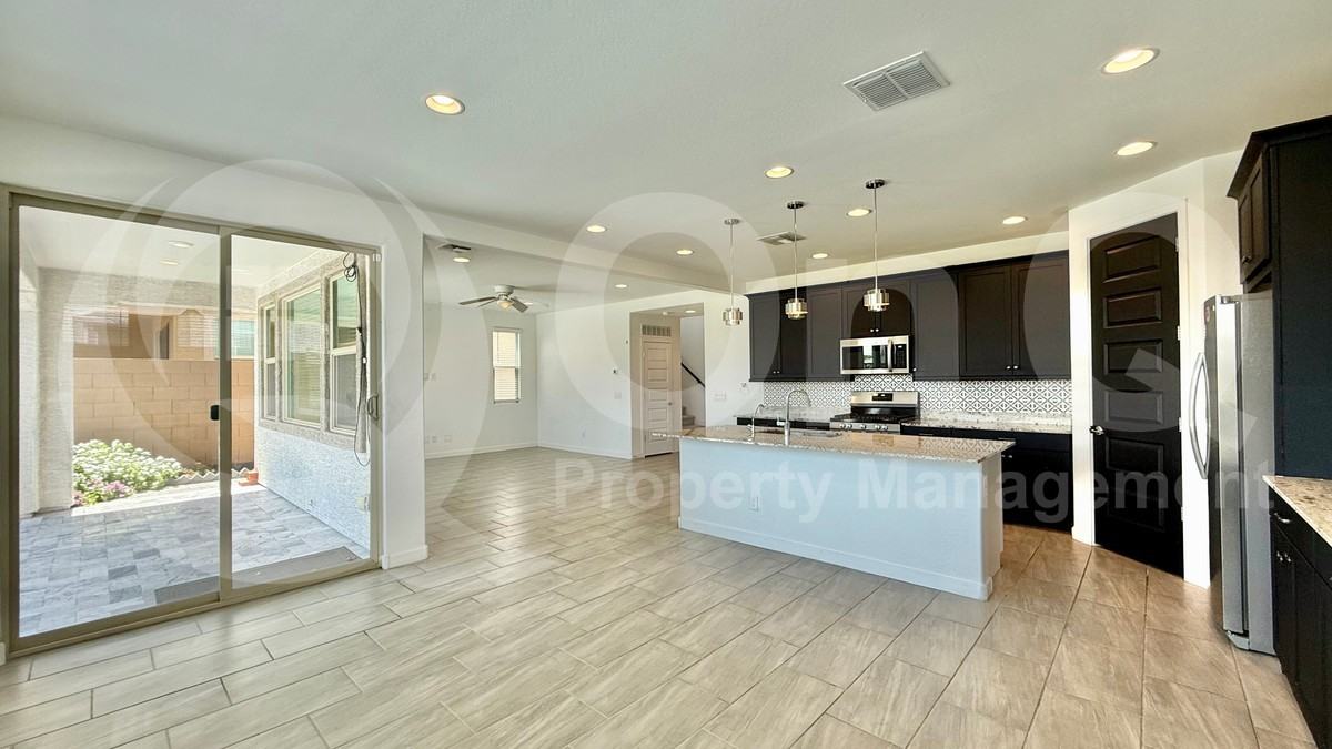 5933 S 25th Ln - Photo 4 of 23