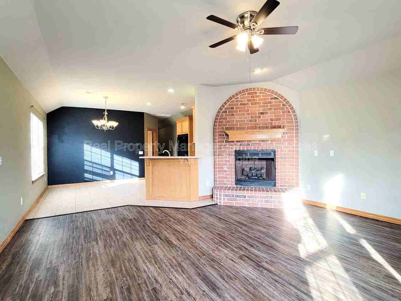 4701 Castle Bay Cv - Photo 2 of 17