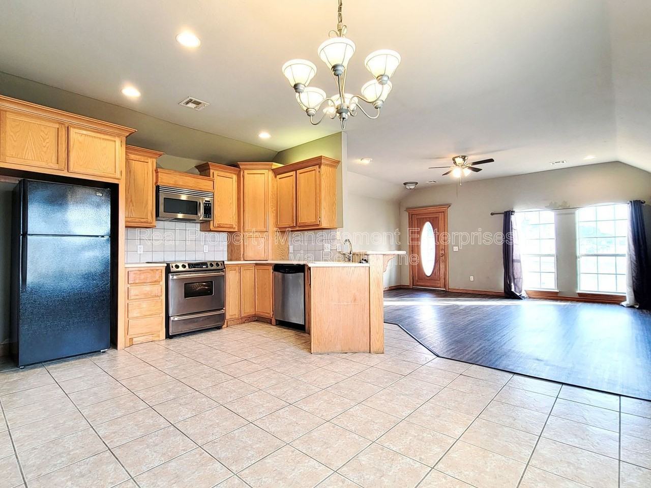 4701 Castle Bay Cv - Photo 3 of 17