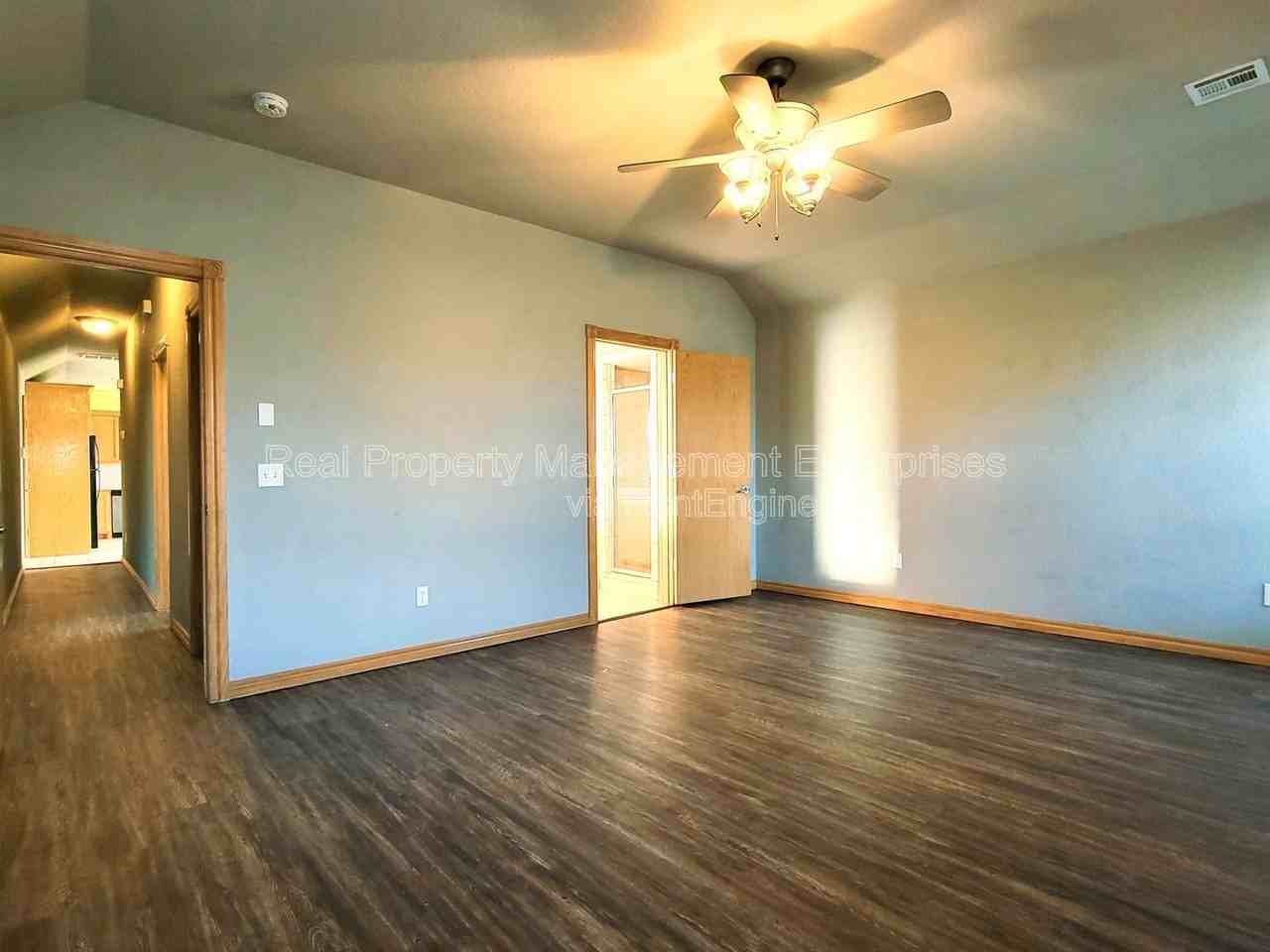4701 Castle Bay Cv - Photo 6 of 17