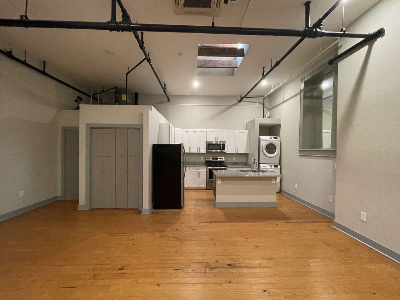 618 Poplar St #202 - Photo 2 of 11
