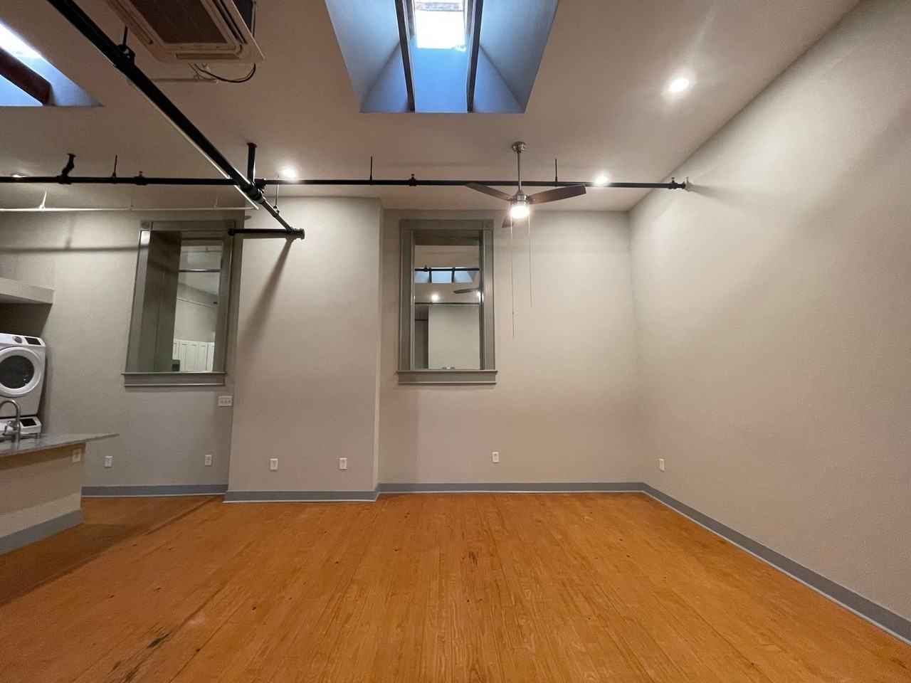 618 Poplar St #202 - Photo 3 of 11