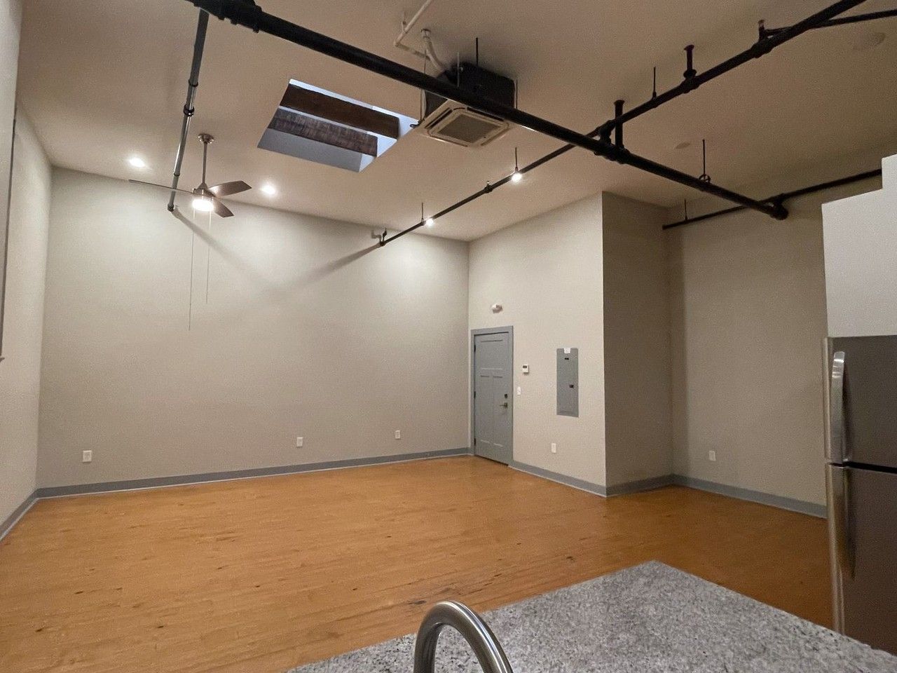 618 Poplar St #202 - Photo 5 of 11