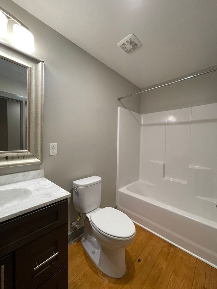 618 Poplar St #202 - Photo 6 of 11
