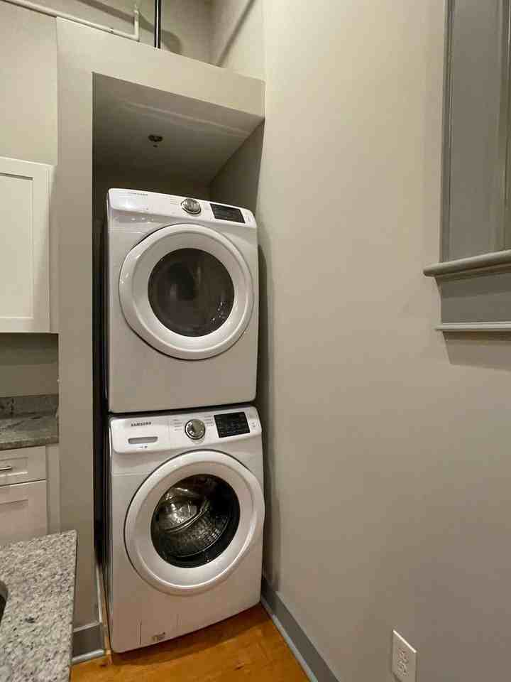 618 Poplar St #202 - Photo 7 of 11