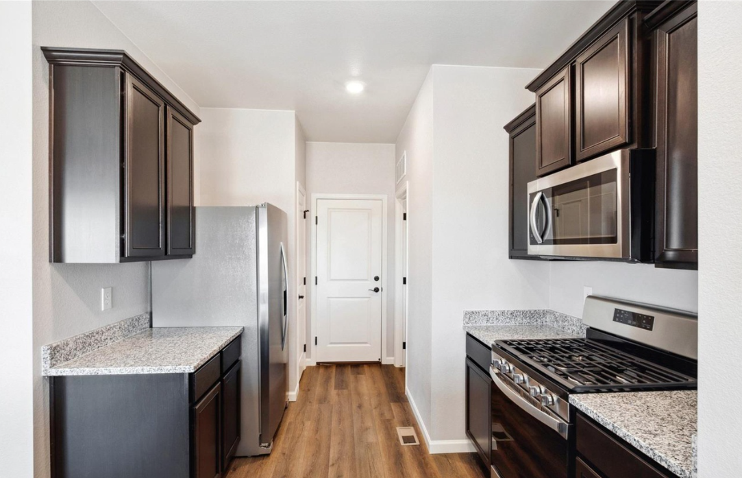 828 Hearthstone Ave - Photo 4 of 16