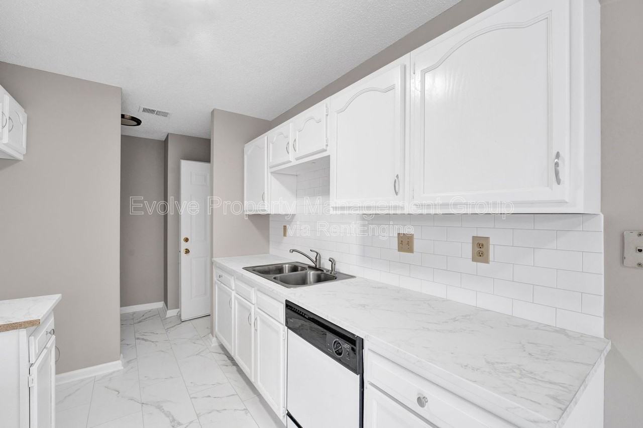 3014 Meadows Ln - Photo 2 of 24