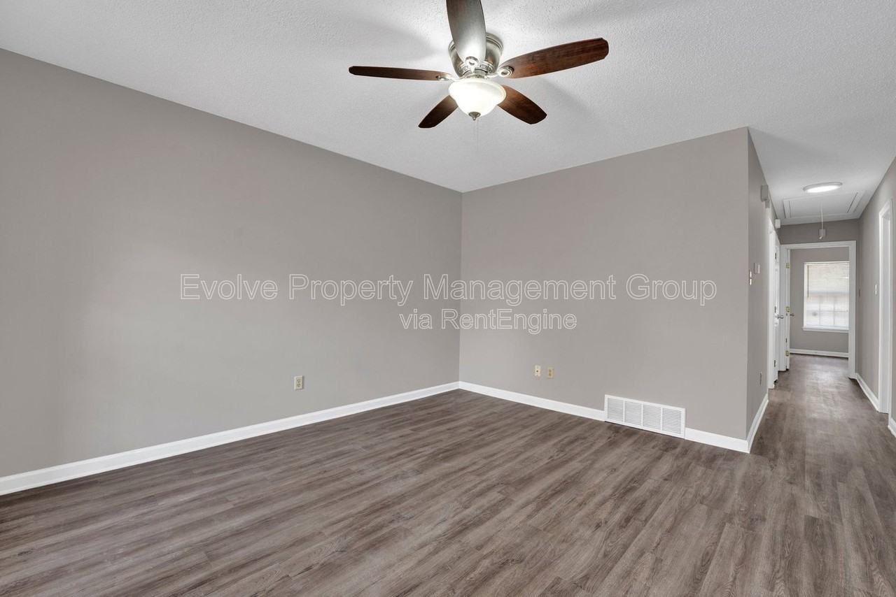 3014 Meadows Ln - Photo 3 of 24