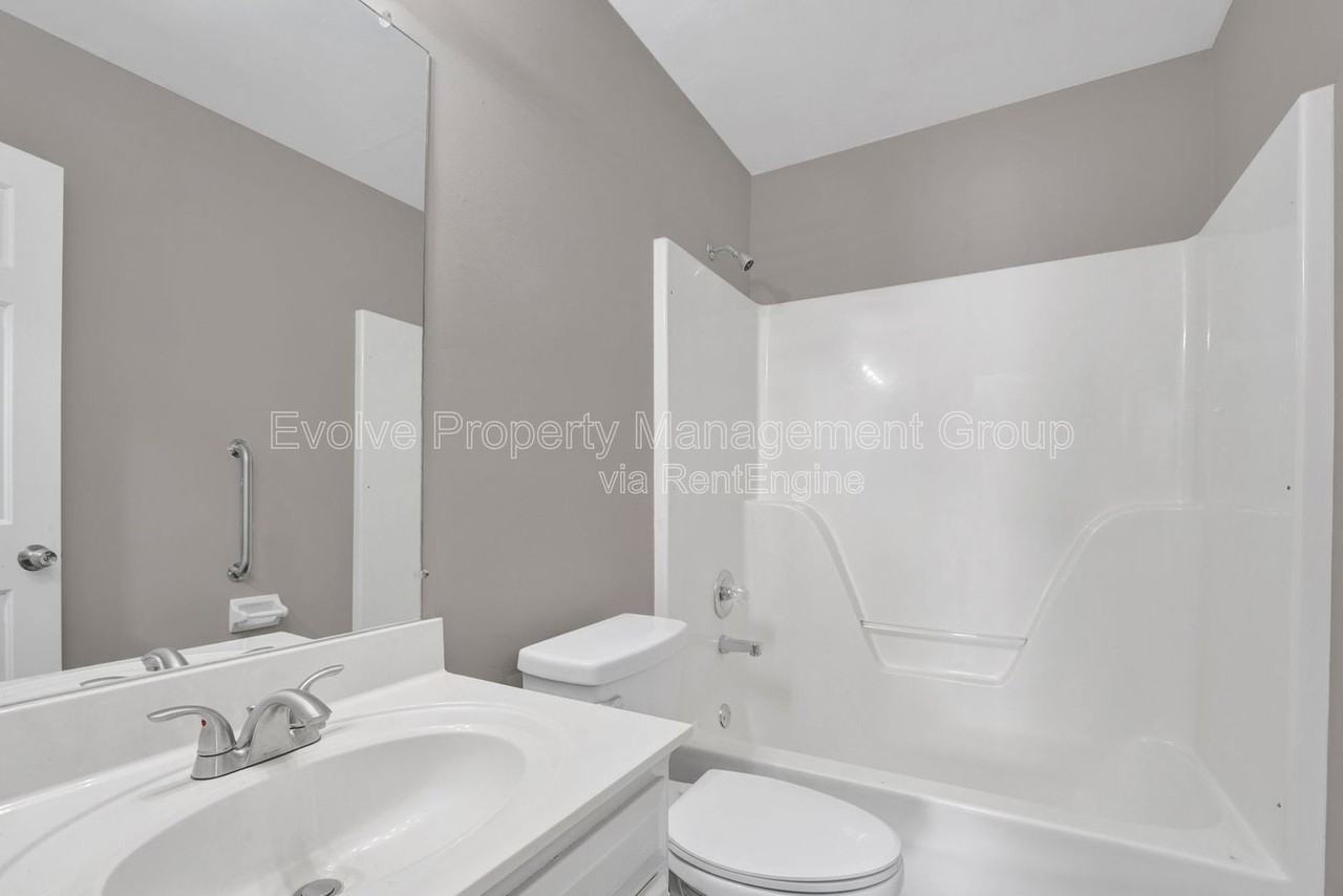 3014 Meadows Ln - Photo 5 of 24