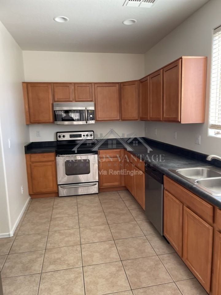 1327 E Weatherby Way - Photo 3 of 13