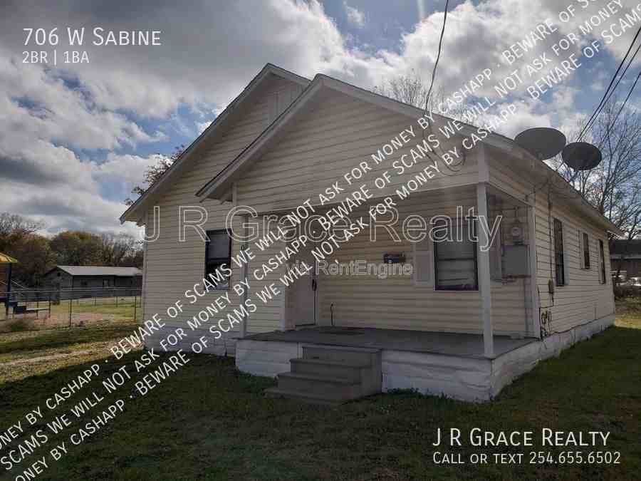 706 W Sabine St - Photo 2 of 11