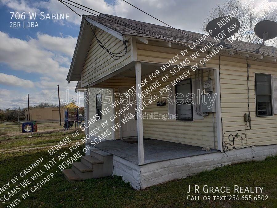 706 W Sabine St - Photo 3 of 11