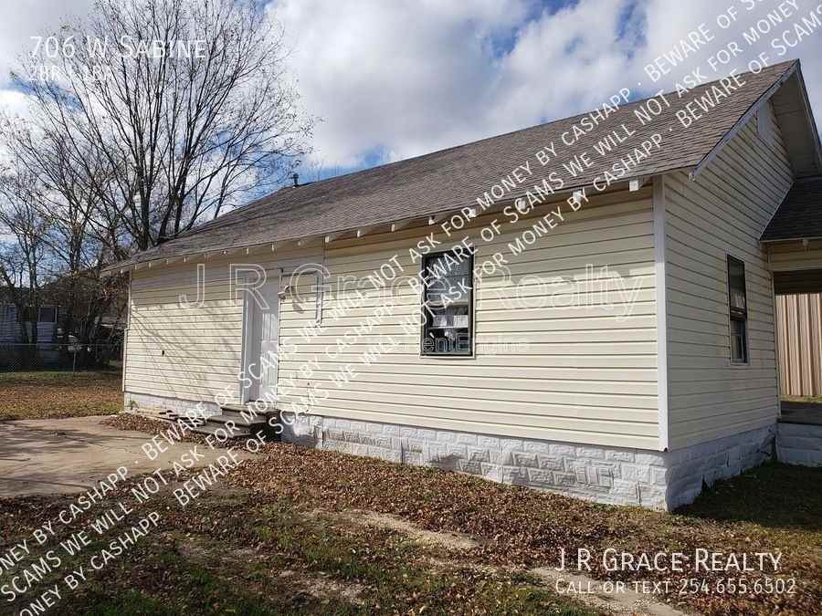 706 W Sabine St - Photo 4 of 11
