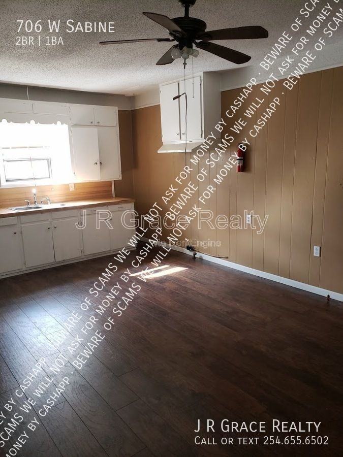 706 W Sabine St - Photo 7 of 11
