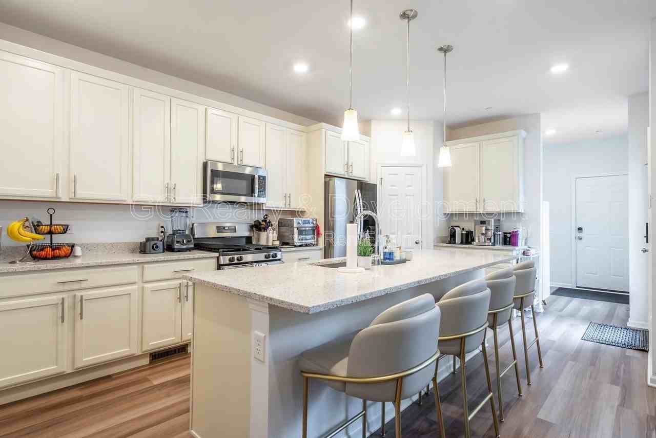 375 Didier Ct - Photo 4 of 20